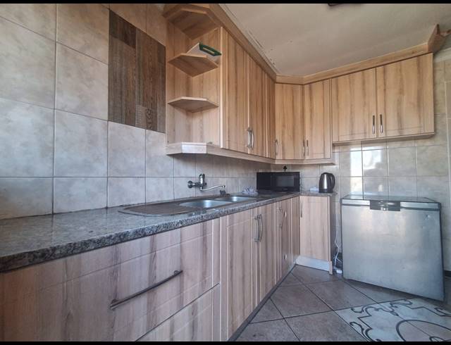 9 BEDROOM HOUSE FOR SALE IN BEDWORTH PARK
